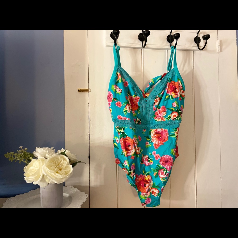 1x bathing suit 🌸 ☀️ 🏊‍♂️